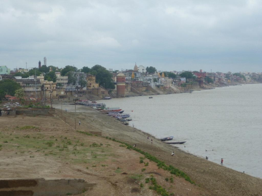 Sri Yoga Mandir Pensión Varanasi Exterior foto
