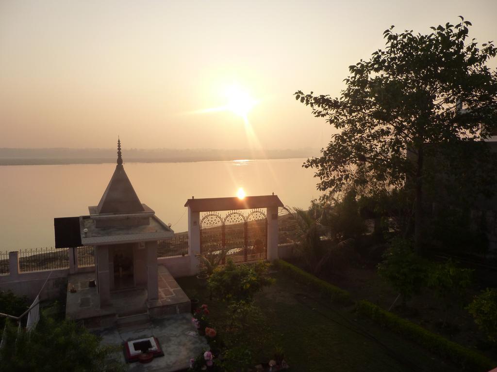 Sri Yoga Mandir Pensión Varanasi Exterior foto