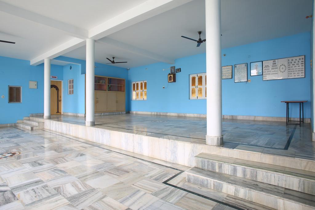 Sri Yoga Mandir Pensión Varanasi Exterior foto