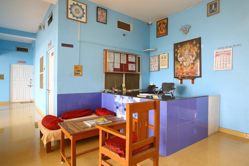 Sri Yoga Mandir Pensión Varanasi Exterior foto