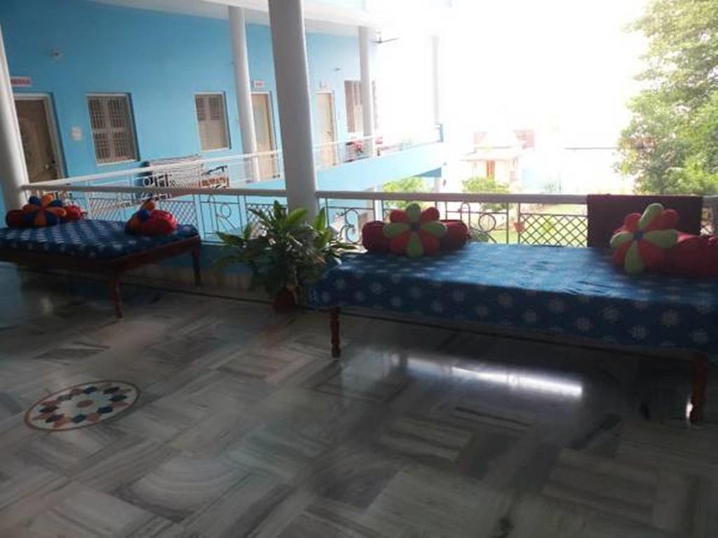 Sri Yoga Mandir Pensión Varanasi Exterior foto