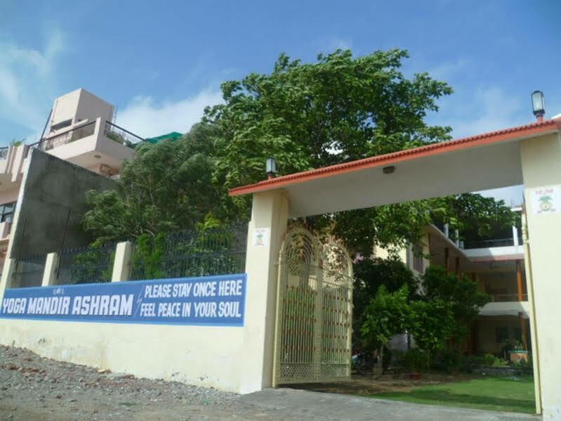 Sri Yoga Mandir Pensión Varanasi Exterior foto